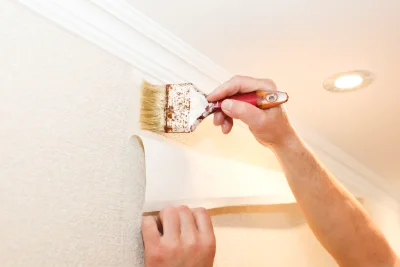 Pose de papier peint à Medeyrolles — revêtements muraux et toiles de verre